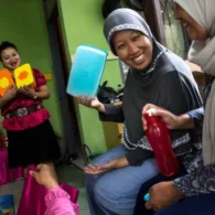 Tipu Daya dan Alasan Ibu-Ibu Membeli Tupperware. Emak Siapa yang Suka Begini nih?