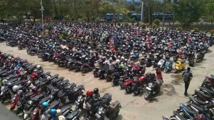 Beginilah Rasanya Punya Kampus yang Kalau Parkir Aja Harus Bayar. Udah Kayak di Mal Aja~ 6