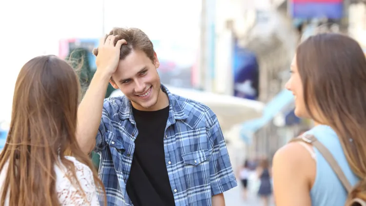 Nggak Semua Cowok yang Terlihat Akrab dengan Teman Ceweknya itu Berarti Mau Flirting! 6