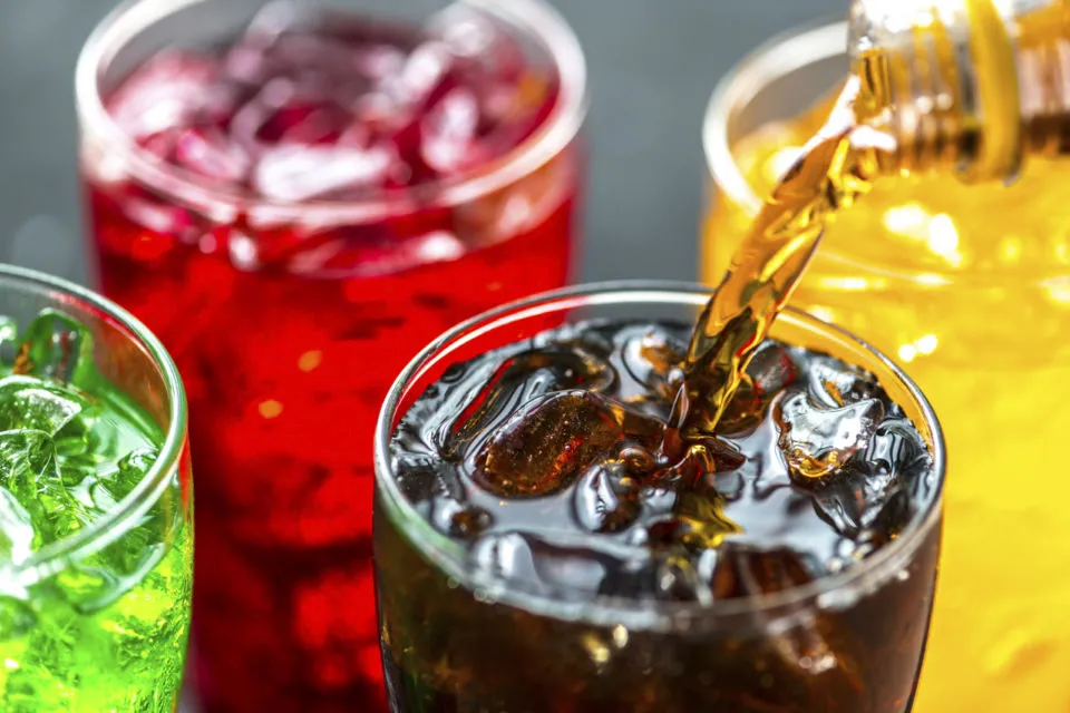 7 Alasan Mesti Lekas Kurangi Konsumsi Minuman Soda, Efeknya Nggak Cuma Bikin Gemuk Ternyata! 9
