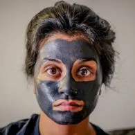 7 Aturan Pakai Masker Wajah yang Benar Sesuai Jenisnya. Kalau Ngasal, Kulitmu Bakal Cepat Tua