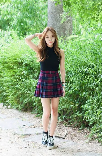 8 Ide Warna Rok Kotak-Kotak dari Cewek Korea; Dijamin Manis, Kekinian dan Unik! 16