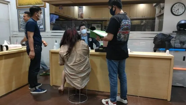 Resmi Jadi Tersangka atas Kepemilikian Narkotika, Jennifer Jill Tunggu Hasil Tes Rambut 3