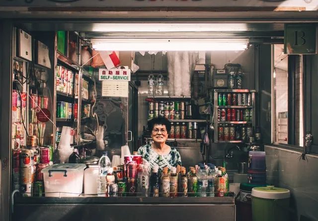 6 Kiat Sukses Jualan Snack Jadul yang Anti Mainstream. Perlu Trik Khusus untuk Gaet Pembeli 6