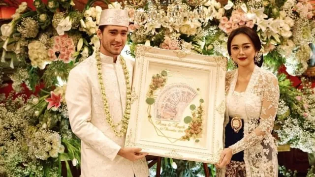 Tak Kuat Jalani LDR, 9 Artis ini Pilih Berpisah. Ada yang Sampai Akhiri Pernikahan 18
