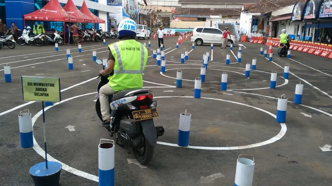 Hal Absurd yang Pasti Dirasakan Ketika Menempuh Ujian SIM. Deg-degan Banget! 7
