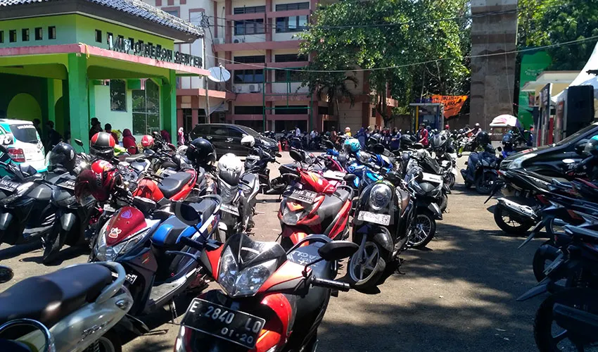Beginilah Rasanya Punya Kampus yang Kalau Parkir Aja Harus Bayar. Udah Kayak di Mal Aja~ 4
