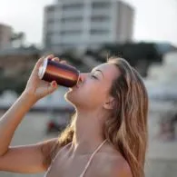 7 Alasan Mesti Lekas Kurangi Konsumsi Minuman Soda, Efeknya Nggak Cuma Bikin Gemuk Ternyata!