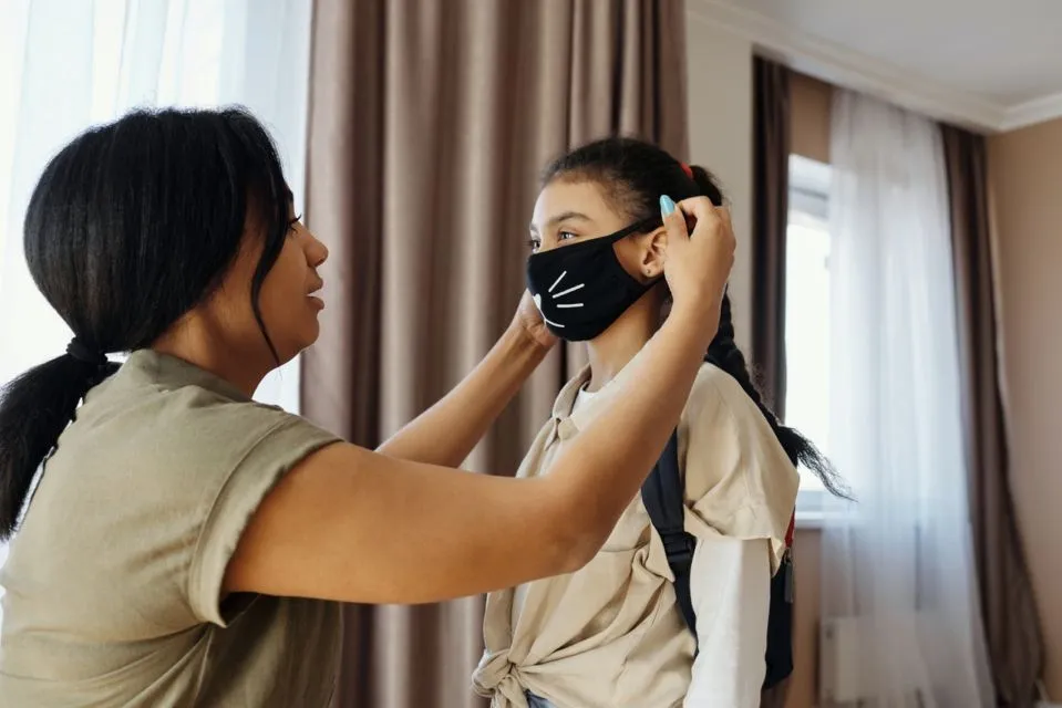 Meski Keren dan Kekinian, Nyatanya Strap Masker Berbahaya Jika Sering Digunakan. Ini Alasannya! 4
