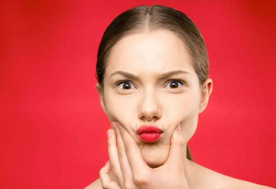 4 Trik Paling Jitu Jaga Makeup Kamu Tetap On Meski Pakai Masker Berjam-jam. Ada Rahasianya! 6