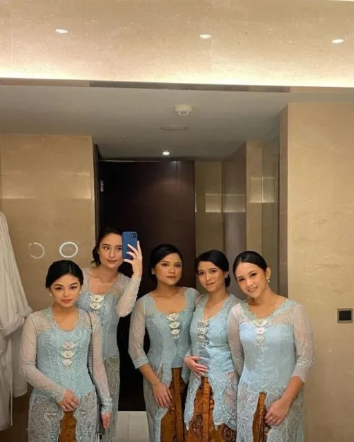Potret Tatjana Saphira Mengenakan Kebaya Langsung Jadi Sorotan. Ini Detail Lengkapnya! 6