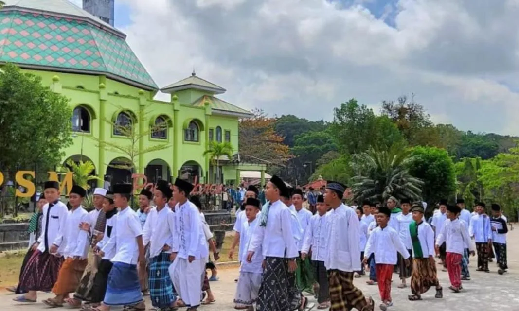 Lika-Liku Anak Pesantren yang Mungkin Nggak Banyak Orang Tahu. Ternyata Begini~ 5