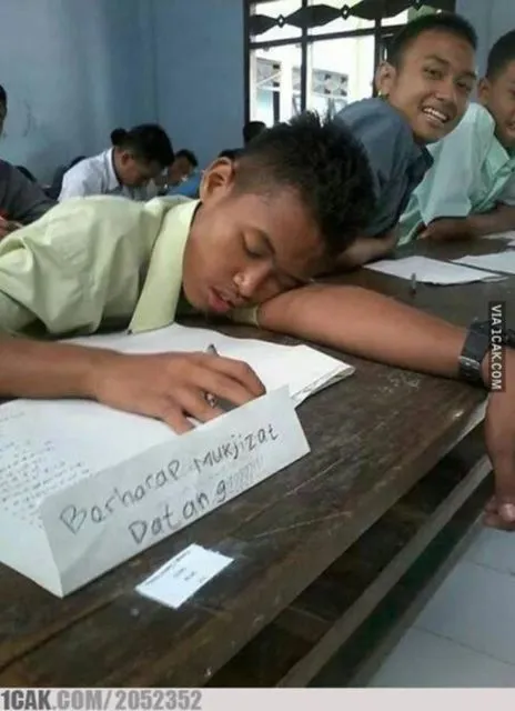 11 Momen Kocak Saat Ujian Sekolah ini Pasti Bikin Kamu Rindu Suasana Kelas. Online Terooos~ 13
