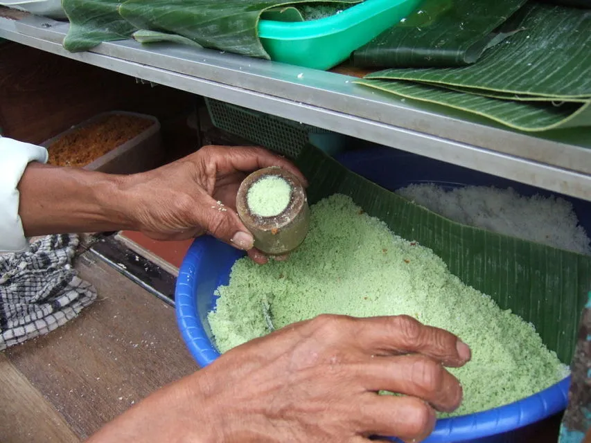 Selain Memiliki Suara yang Unik Saat Membuatnya, Kue Putu Ternyata Punya Sejarah Panjang di Indonesia 7