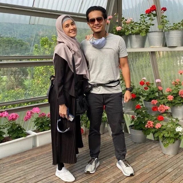 Serasi Banget, 13 Artis ini Berjodoh dan Menikah dengan Pasangan yang Berdarah Arab 19