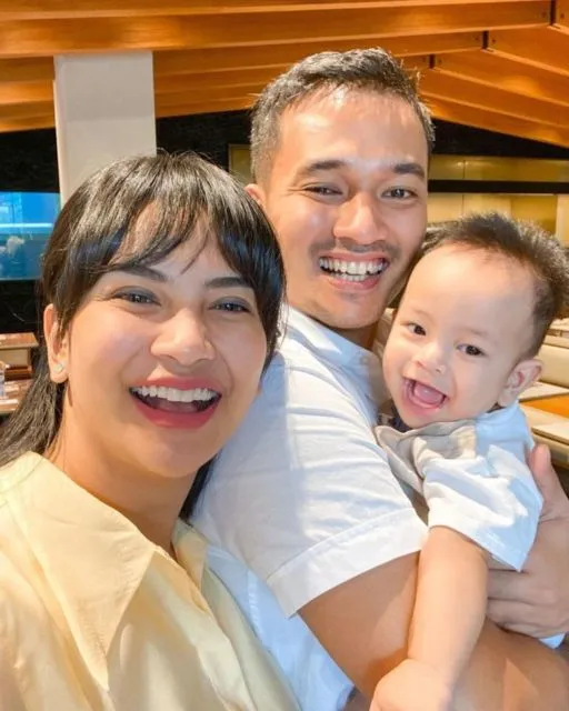 Dipenuhi Rasa Syukur, 12 Artis ini Umumkan Kehamilan Tak Lama Usai Menikah 19