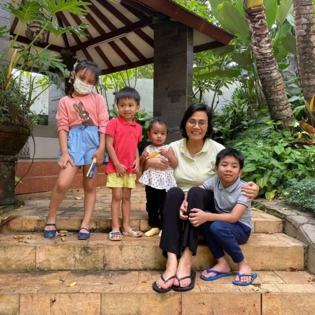 Intip Tips Sri Mulyani Jalani Peran Sebagai Ibu, Istri, dan Perempuan Karier. Inspiratif Banget! 4