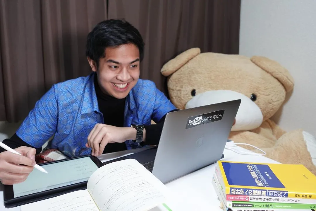 10 YouTuber Indonesia yang Terkenal karena Berbagi Cerita tentang Hidup di Luar Negeri. Udah Tahu? 11