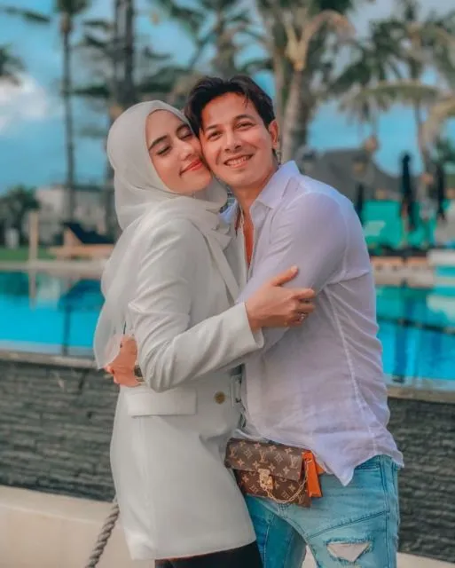 Serasi Banget, 13 Artis ini Berjodoh dan Menikah dengan Pasangan yang Berdarah Arab 18