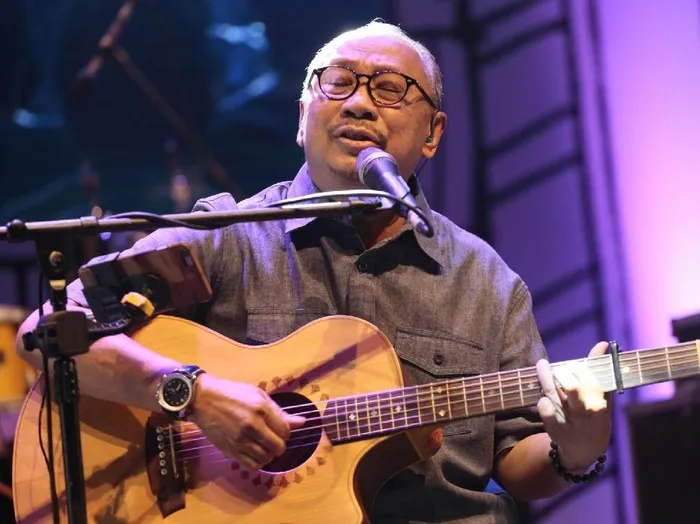 Menguak Misteri Siapa Sosok Camelia pada Lagu-Lagu Ebiet G. Ade. Ternyata Begini Ceritanya 5