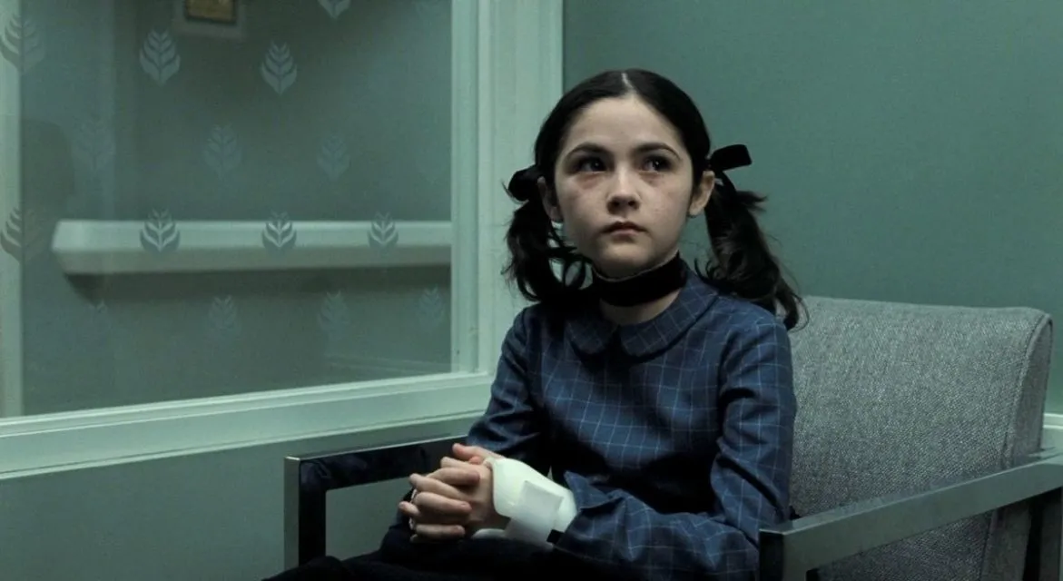 11 Sosok Anak Kecil Paling Mengerikan dalam Film. Jauh dari Kata Lucu dan Menggemaskan! 15