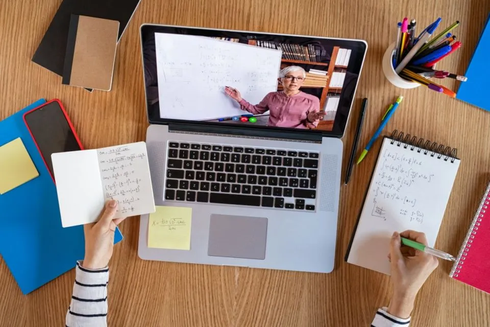 Bikin Tugas Via Media Sosial; Suka Duka Anak Sekolah dan Kuliah Sepanjang Masa Pandemi 8