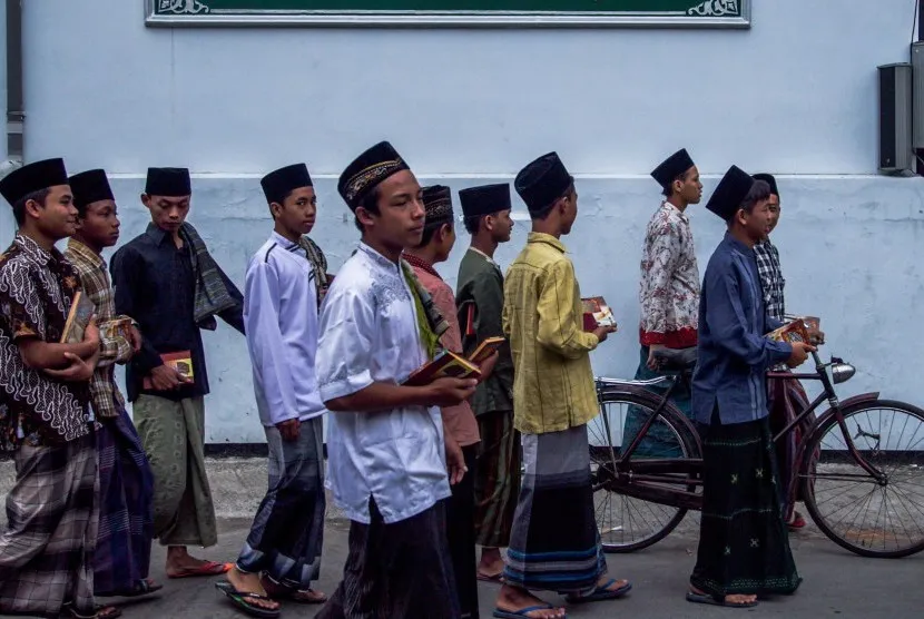 Lika-Liku Anak Pesantren yang Mungkin Nggak Banyak Orang Tahu. Ternyata Begini~ 7