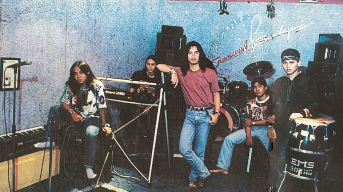 4 Alasan Lagu Tahun 90-an Lebih Berkesan daripada Lagu Zaman Sekarang. Sepakat Nggak? 8