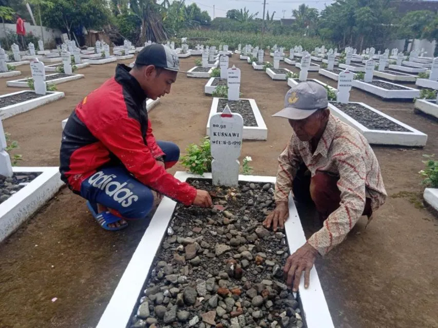 Nggak Perlu Dicat Warna-Warni, Begini Cara Bikin Kuburan Nggak Menyeramkan. Kasih Tahu Pengurus RT! 7
