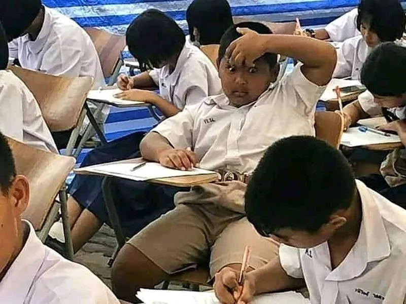 11 Momen Kocak Saat Ujian Sekolah ini Pasti Bikin Kamu Rindu Suasana Kelas. Online Terooos~ 19