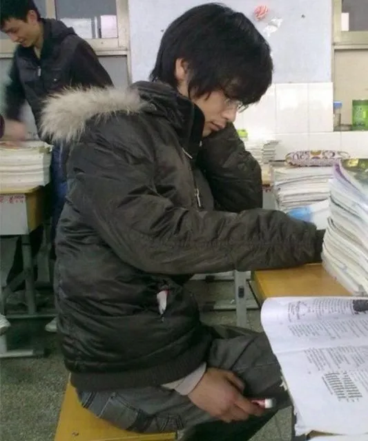 11 Momen Kocak Saat Ujian Sekolah ini Pasti Bikin Kamu Rindu Suasana Kelas. Online Terooos~ 15