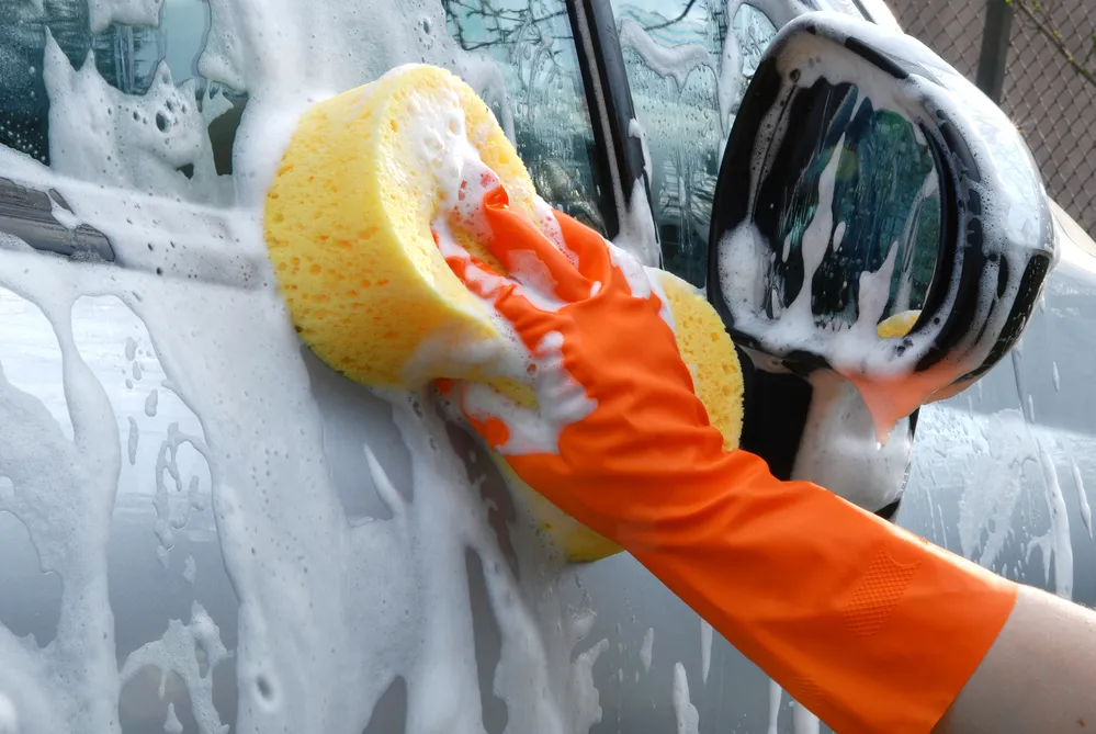 7 Tips yang Harus Kamu Ingat Kalau Pengin Cuci Mobil Sendiri. Bisa-bisa Aja Kok Kinclong~ 11