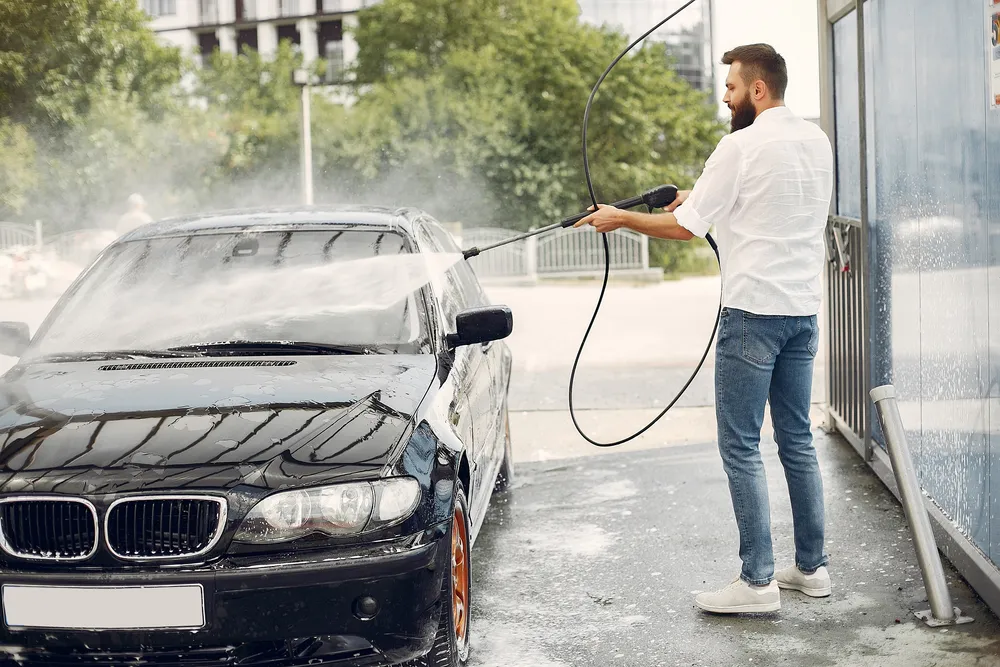 7 Tips yang Harus Kamu Ingat Kalau Pengin Cuci Mobil Sendiri. Bisa-bisa Aja Kok Kinclong~ 9