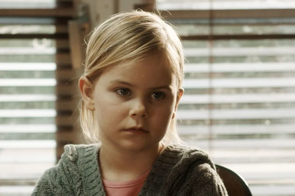 11 Sosok Anak Kecil Paling Mengerikan dalam Film. Jauh dari Kata Lucu dan Menggemaskan! 17