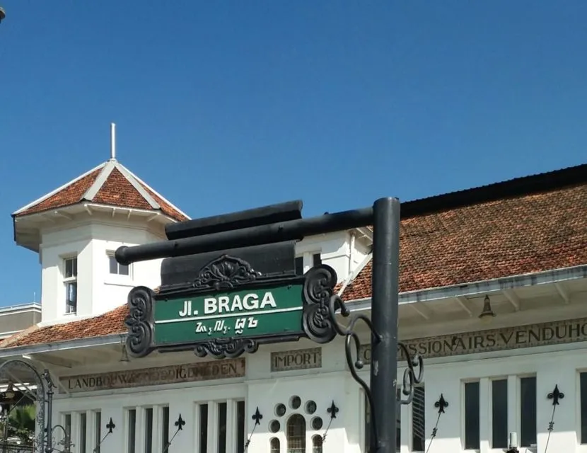 7 Tempat Bersejarah di Bandung yang Bisa Kamu Kunjungi. Kalau ke Bandung, Jangan Lupa Nggak Main ke Sana! 10