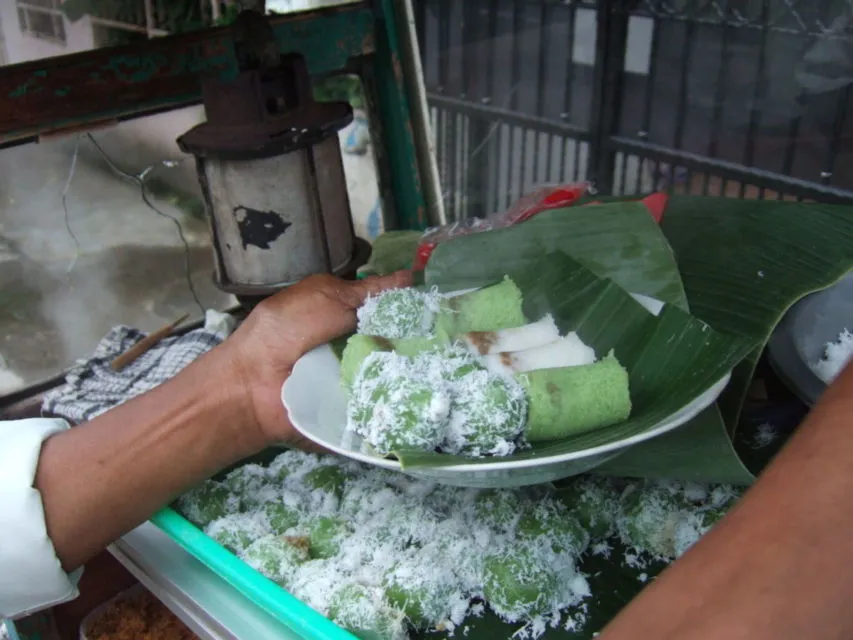 Selain Memiliki Suara yang Unik Saat Membuatnya, Kue Putu Ternyata Punya Sejarah Panjang di Indonesia 6