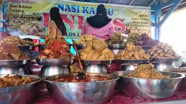Nasi Kapau dan Nasi Padang. Serupa tapi Nggak Sama, Walaupun Sama-Sama dari Sumatera Barat! 7