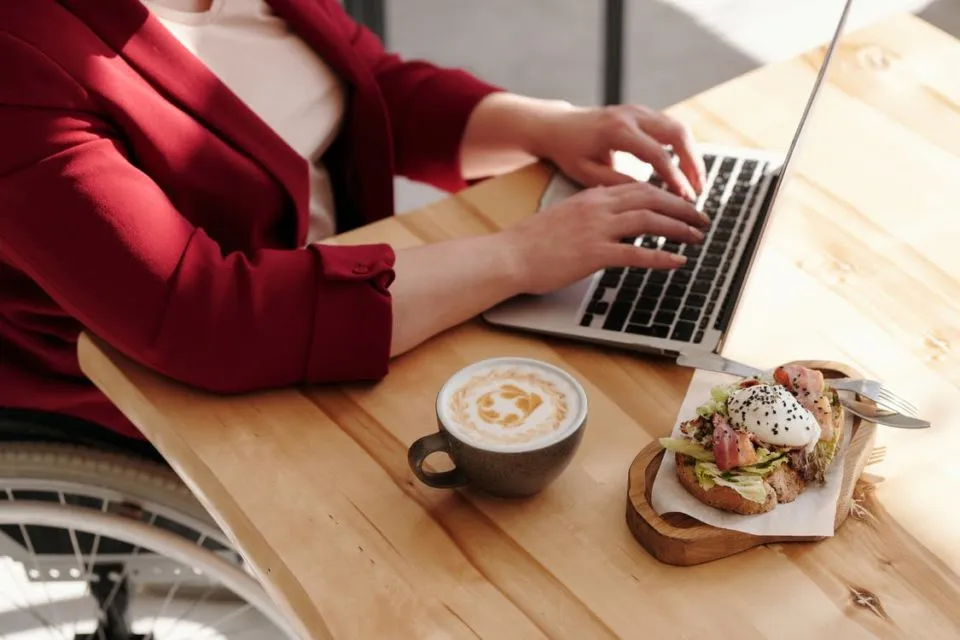 Jadi Workaholic dan Dampaknya Terhadap Keuangan. Bisa Bikin Minus Kalau Nggak Perhitungan 2