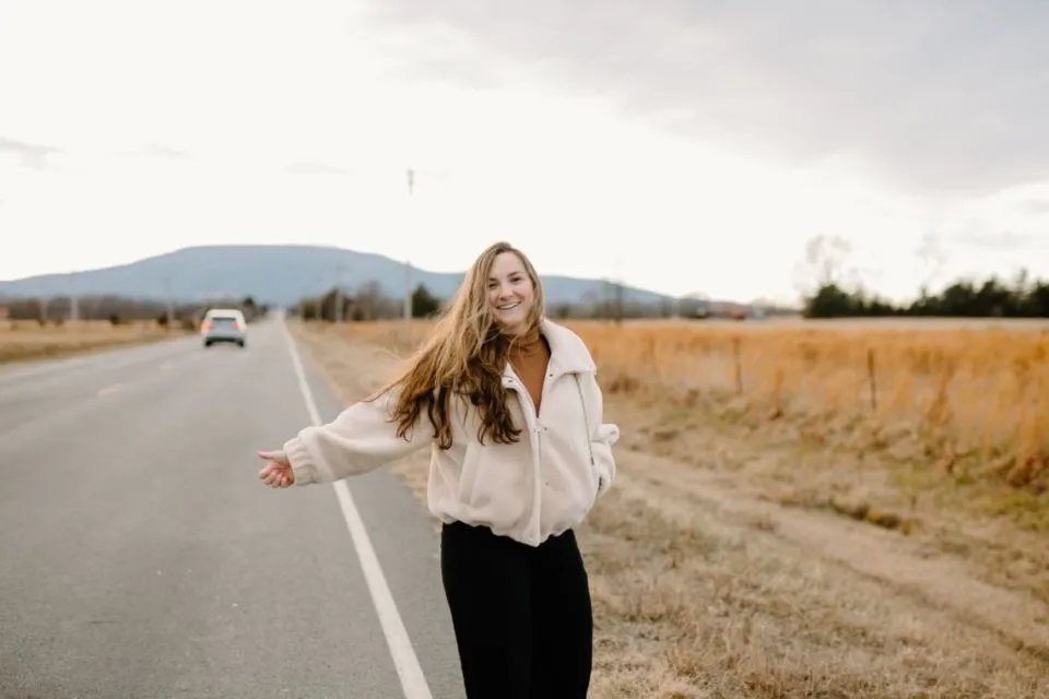Traveling itu Nggak Mahal! Yuk Kenalan sama Hitchhiking, Kamu Bisa Traveling Modal Dengkul sama Jempol doang! 7