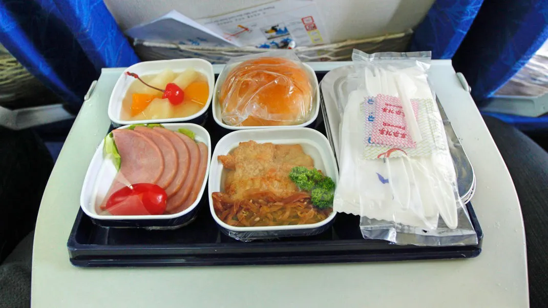 Jarang Diketahui, Ini lo Fakta-fakta Tentang Jasa Penerbangan Asal Korea Utara Air Koryo. Mau Mencoba? 10