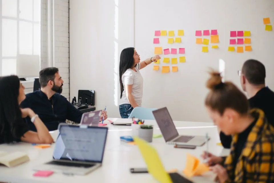 Introver Juga Bisa Punya Personal Branding yang Keren, lo! Ini 6 Trik yang Bisa Kamu Coba~ 8