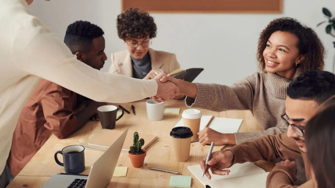 Introver Juga Bisa Punya Personal Branding yang Keren, lo! Ini 6 Trik yang Bisa Kamu Coba~ 10