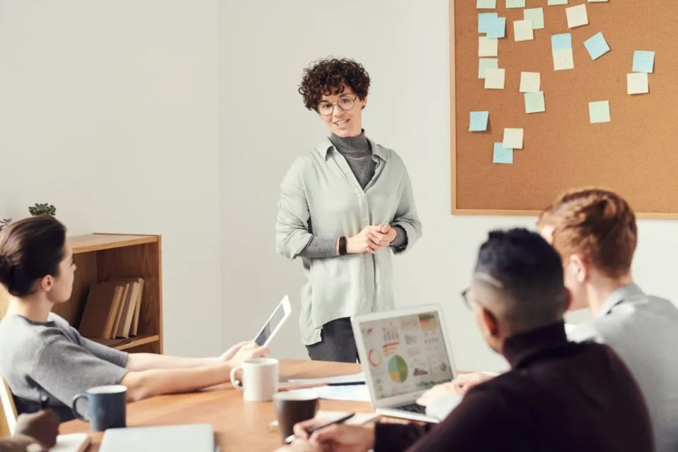 Introver Juga Bisa Punya Personal Branding yang Keren, lo! Ini 6 Trik yang Bisa Kamu Coba~ 7