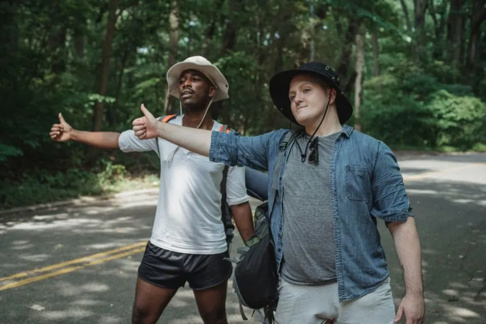 Traveling itu Nggak Mahal! Yuk Kenalan sama Hitchhiking, Kamu Bisa Traveling Modal Dengkul sama Jempol doang! 11
