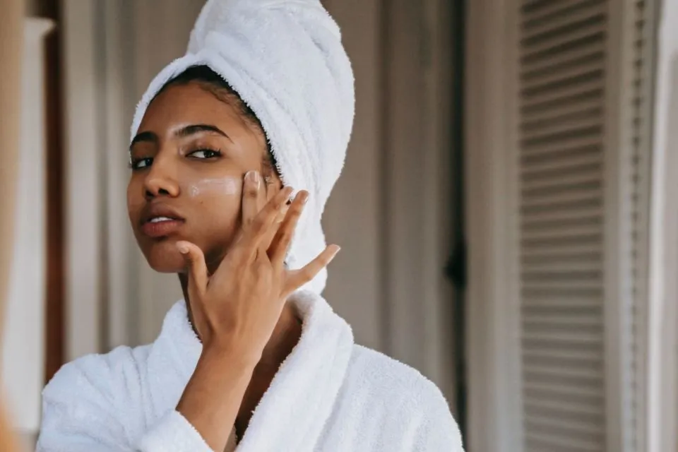 Bingung Pilih Sunscreen Fisik atau Kimia? Ini 5 Hal yang Harus Kamu Pertimbangkan 8