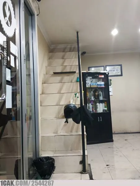 11 Potret Nyeleneh Hasil Renovasi Rumah. Begini nih Kalau Tukangnya Nggak Pro Player! 14