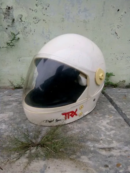 Alasan Kaum Bapak-Bapak Hobi Pakai Helm Bawaan dari Dealer. Bapakmu Gini Juga? 6