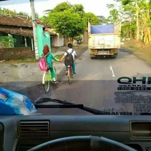 Konyolnya Cinta-cintaan Ala Anak SD. Kita Pasti Pernah Mengalami Fase Paling Absurd ini :D 5
