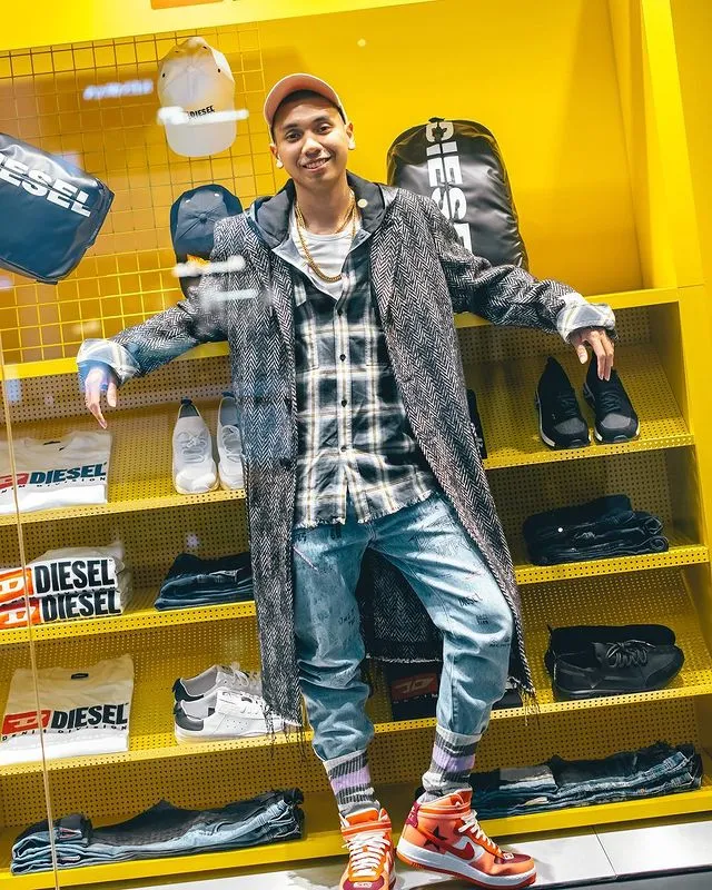 10 Artis yang Ternyata Hobi Thrifting. Nggak Pentingkan Gengsi! 16