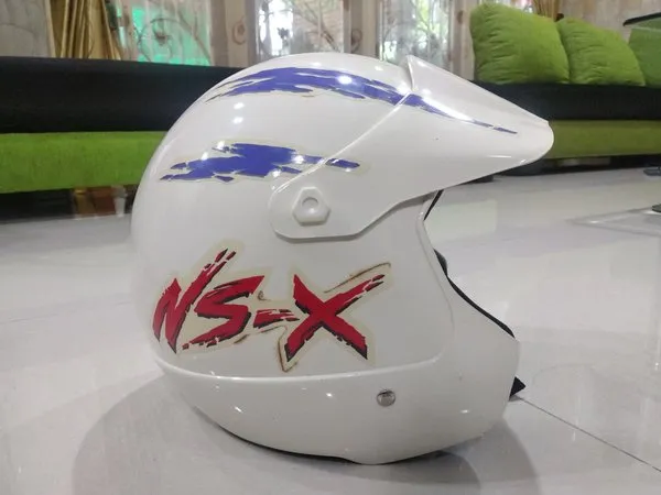 Alasan Kaum Bapak-Bapak Hobi Pakai Helm Bawaan dari Dealer. Bapakmu Gini Juga? 7